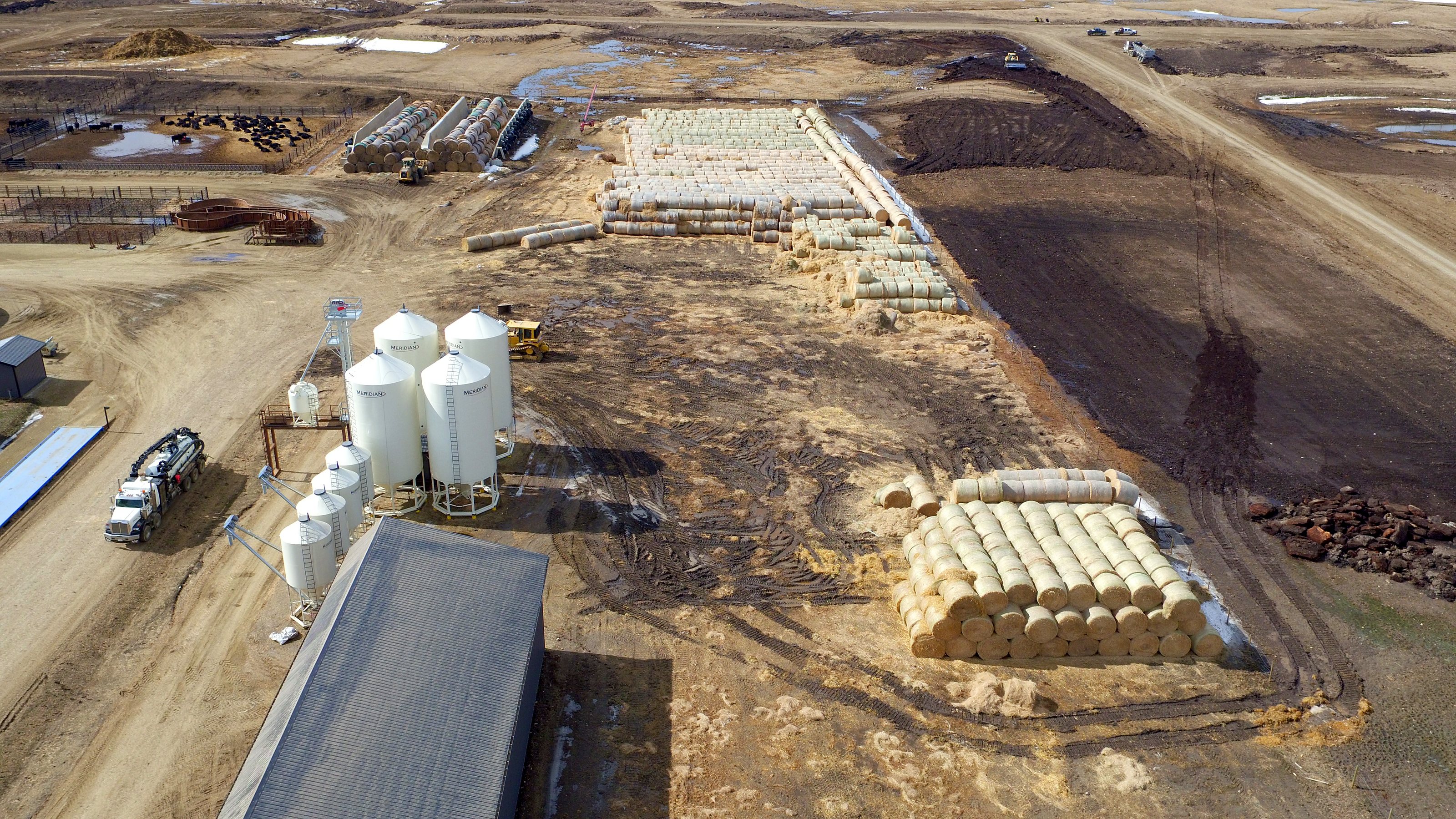 De Ballenhaff an d'Kär-Silos am Fréijoer, aus der Luucht