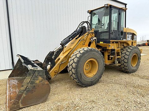 Caterpillar 930 wheel loader in the group's yard